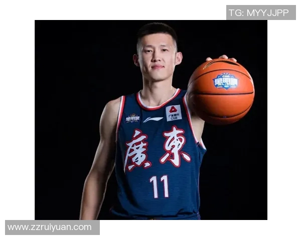 周鹏：从篮球场上的拼搏者到社会公益的引领者的精彩人生旅程